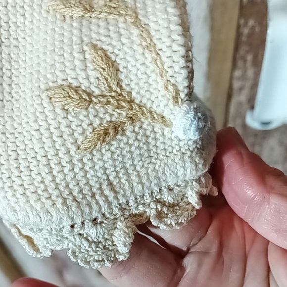 Vintage Grannyknit Cottagecore Floral Embroidered Crochet Cream Sweater - Picture 4 of 7